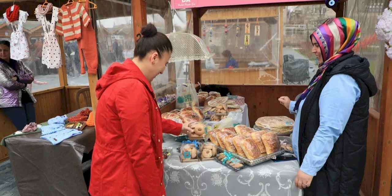 Kayseri Talas'ın Maharetli Eller Kadın Üretici Pazarı'na büyük ilgi