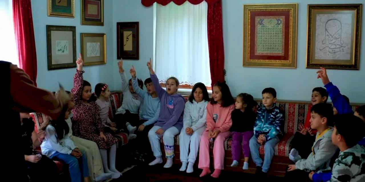 Kocaeli’de çocuklar Mesnevi hikâyelerini sahneledi