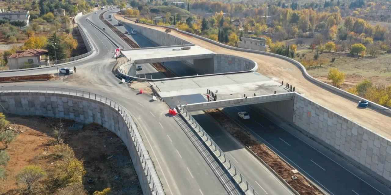 Gaziantep’te köprülü kavşak yatırımları devam ediyor