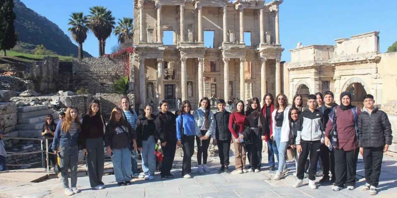 İzmir Büyükşehir’den Efes'te tarih ve müzik molası