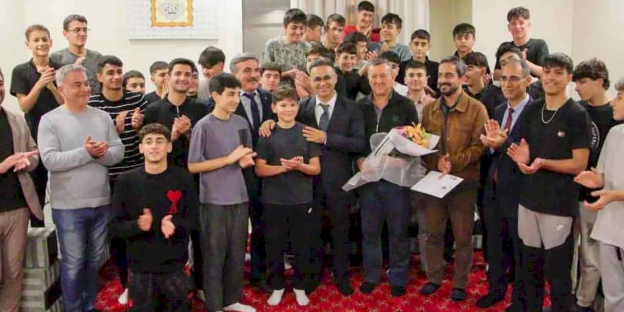 İzmir İl Milli Eğitim Müdürü Yahşi’den anlamlı ziyareti