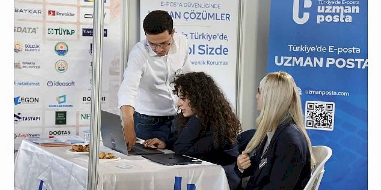 Bilişim Fuarı stantlarına 7'den 70'e yoğun ilgi