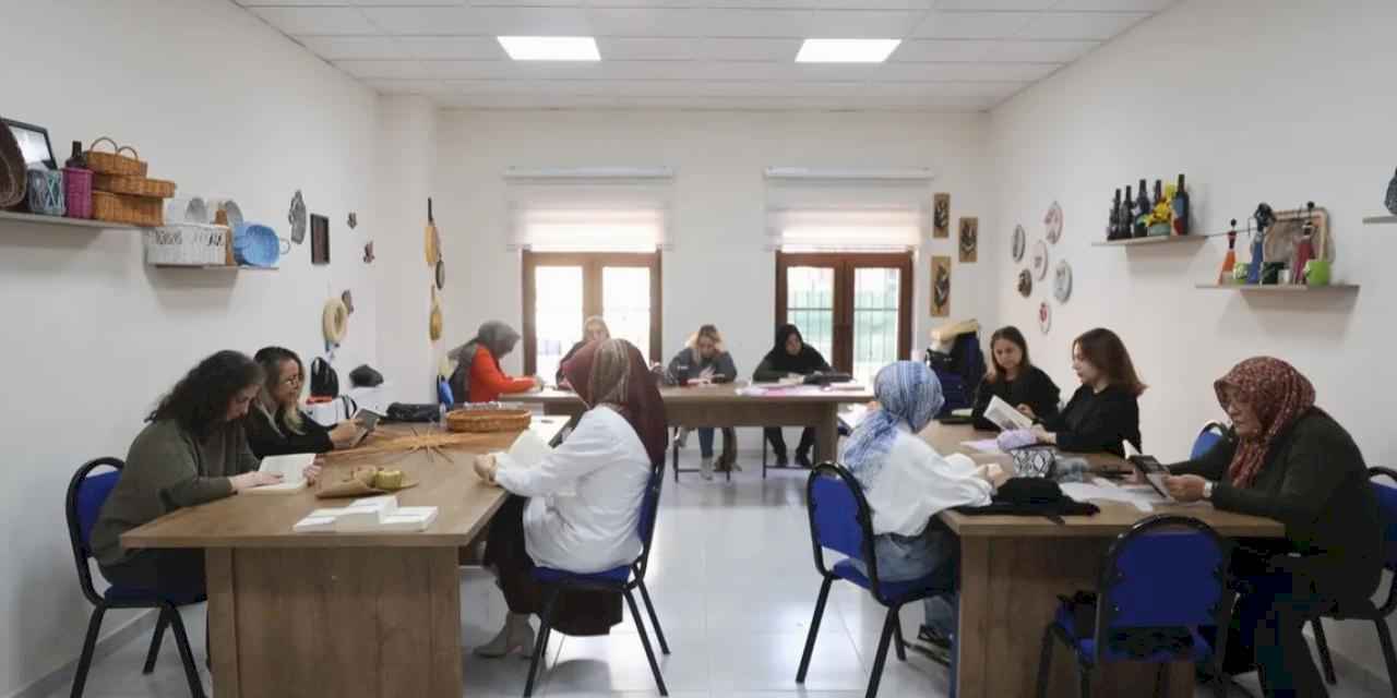 Nevşehir Belediyesi kursiyerlerine kitap okuma etkinlği