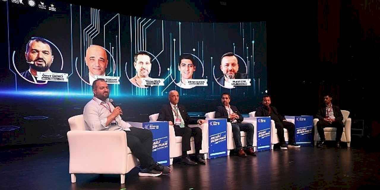 Bilişim Fuarı'nda sporun dijital dönüşümü konuşuldu