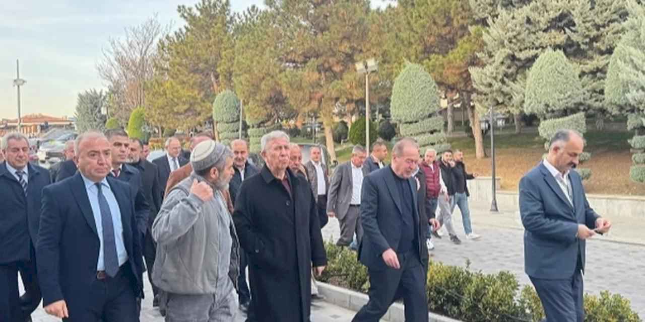 Mansur Yavaş Hacı Bayram esnafıyla buluştu