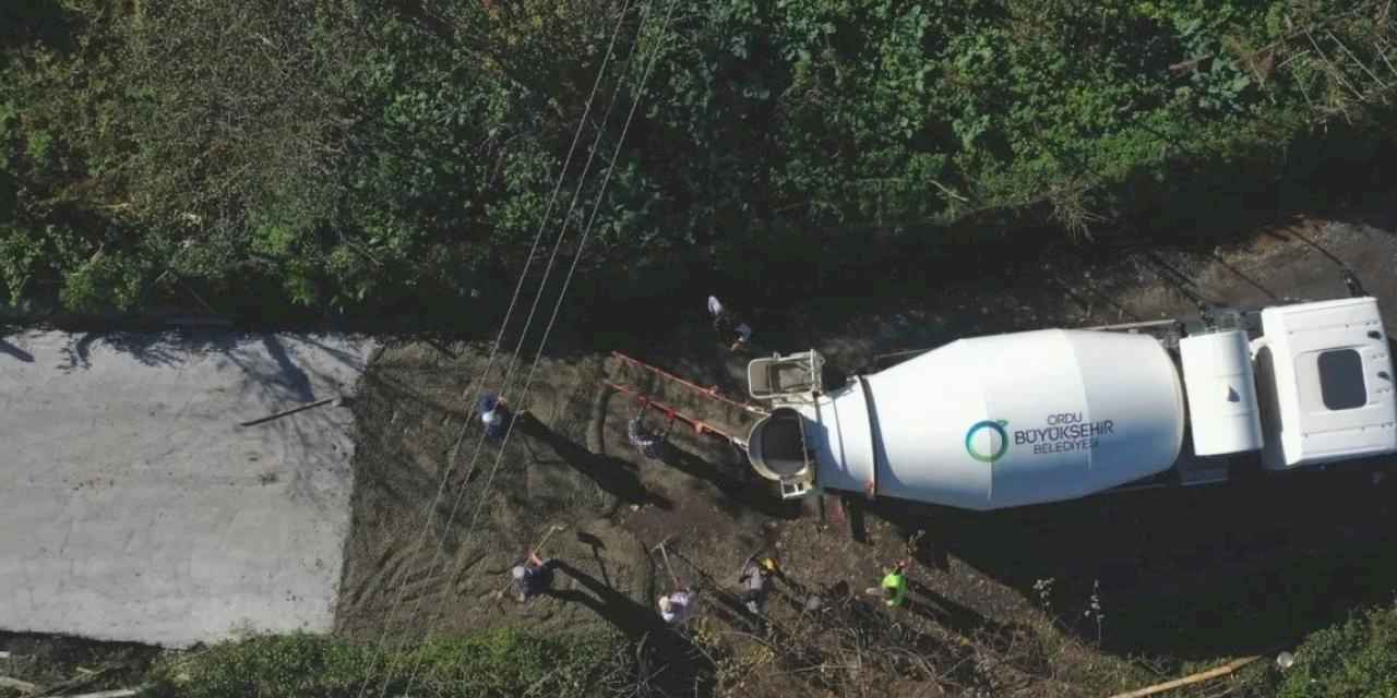 Ordu Ünye’de Yavi–İnkur bağlantı yoluna beton çalışması