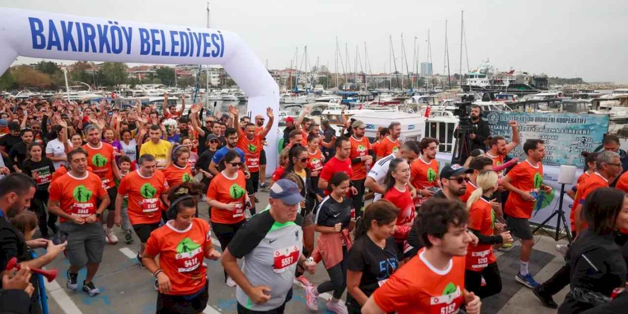 İstanbul Bakırköy’de öğretmenler günü için 2 bin 800 kişi koştu