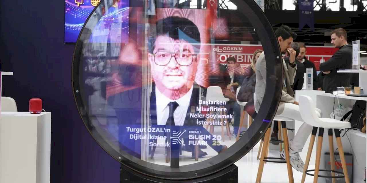 Turgut Özal hologram yöntemiyle Kocaeli Bilişim Fuarı'nda