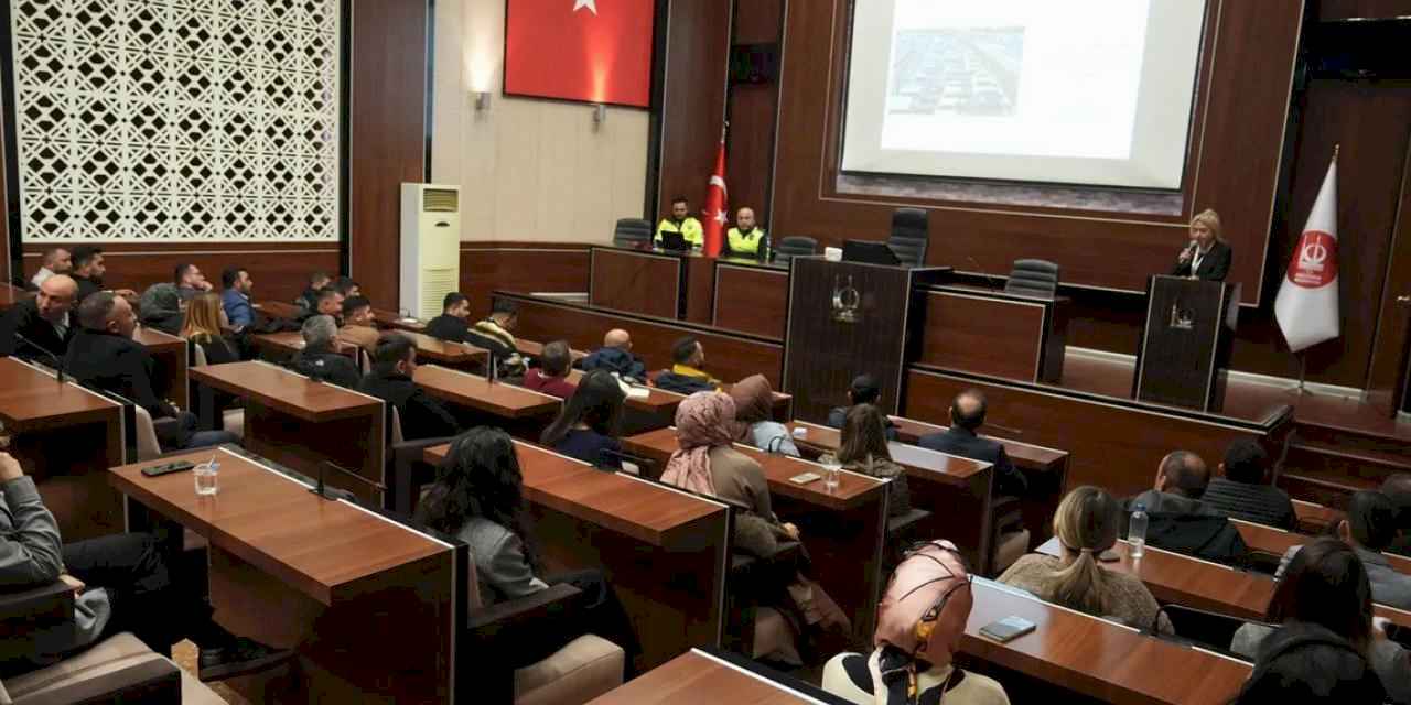 Ankara Keçiören Belediyesi'nde hizmet içi 'trafikte güvenli sürüş' eğitimi
