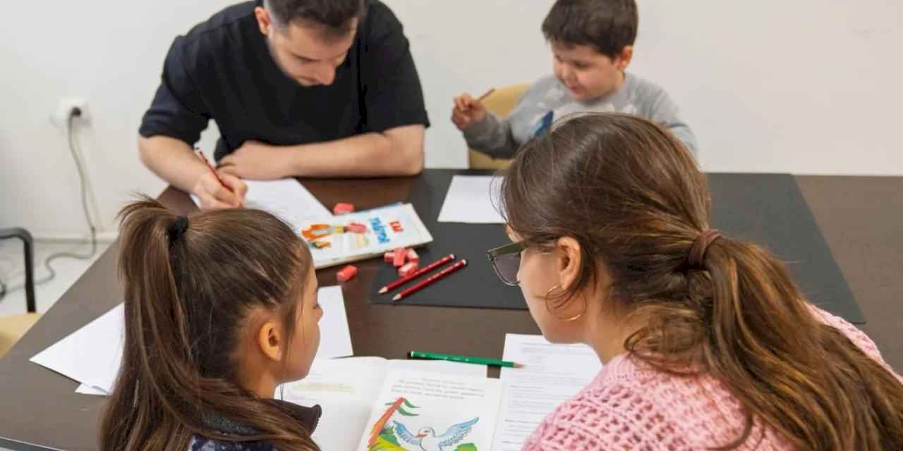 İzmir'de 'Renkli Harfler' projesinde ders zili çaldı