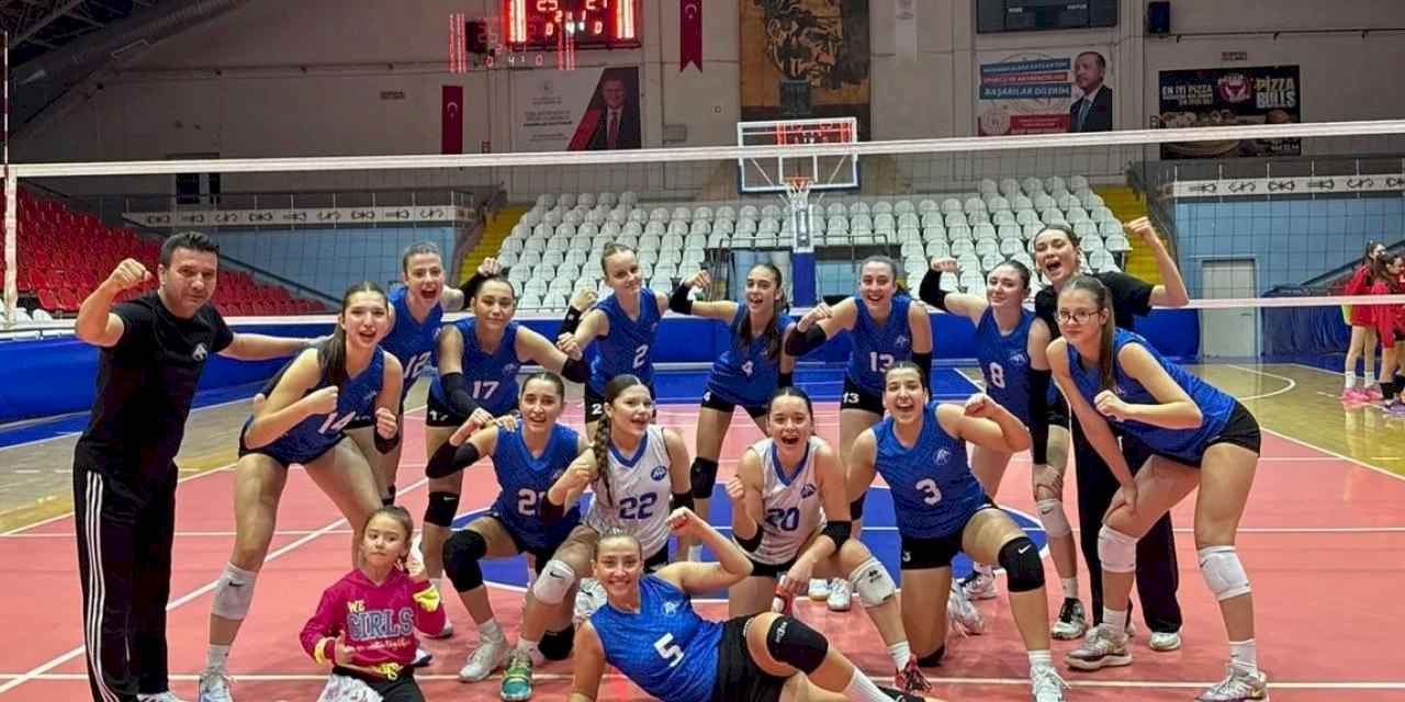 Manisa derbisinde gülen taraf Ataspor oldu