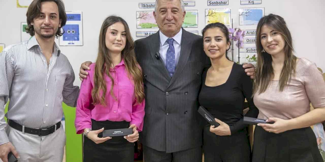 İzmir Güzelbahçe'den öğretmenlere isme özel kalem