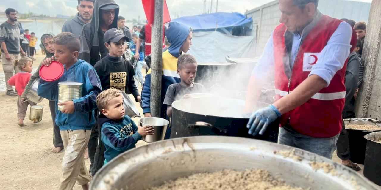 İyilik gemisi yardımları Gazze'de... Sıcak yemekler günlük 35 bine yükseldi