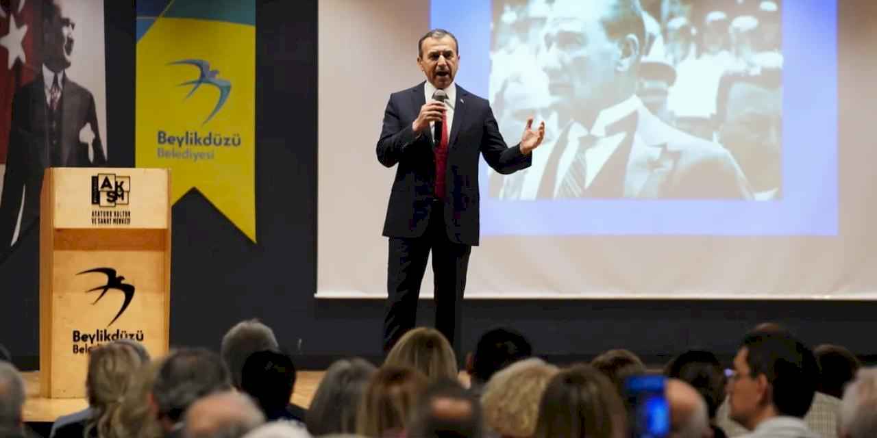 İstanbul Beylikdüzü’nde ‘Atatürk ve Cumhuriyet’ söyleşisi