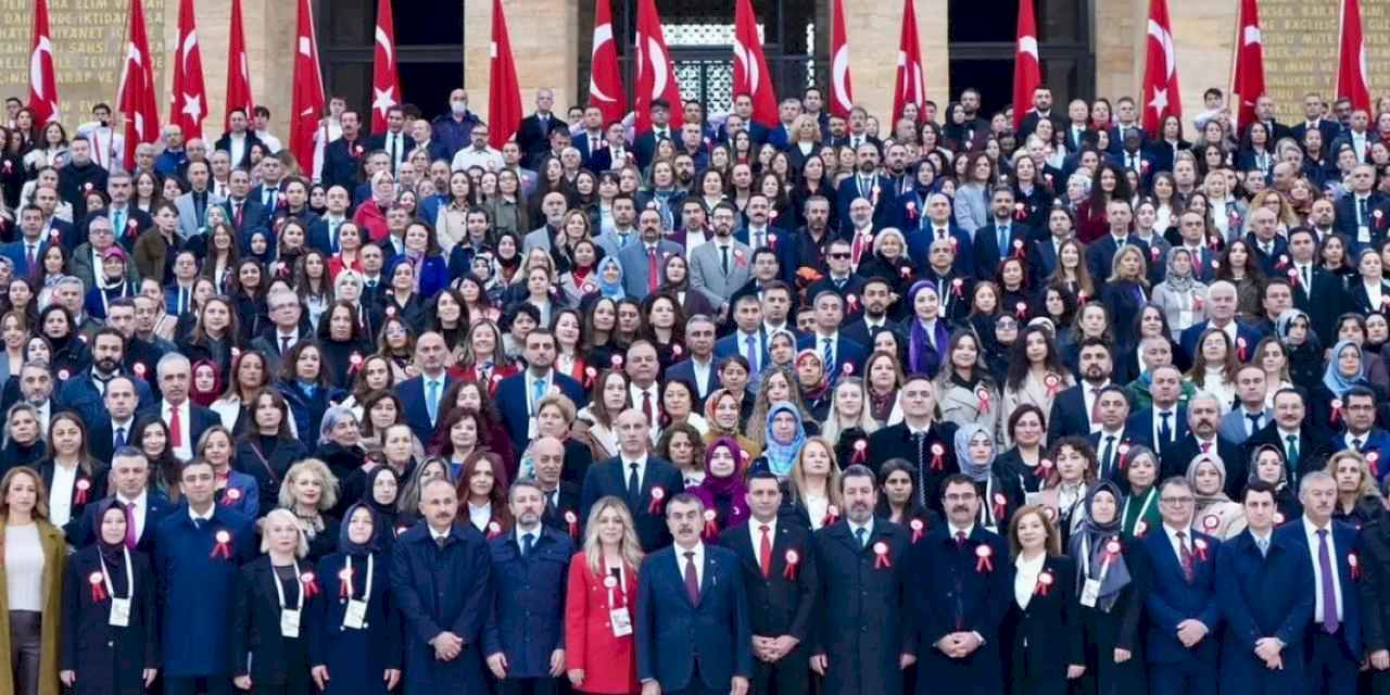 Öğretmenler Ata'nın huzurunda