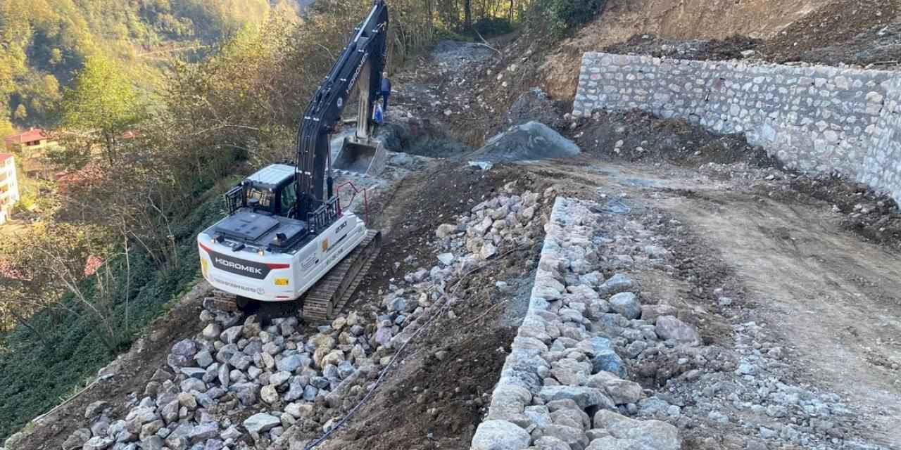 Trabzon’da taş duvar çalışmaları sürüyor