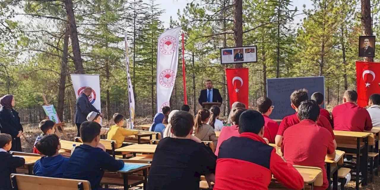 Ankara'da sınıf bir günlüğüne ormana taşındı