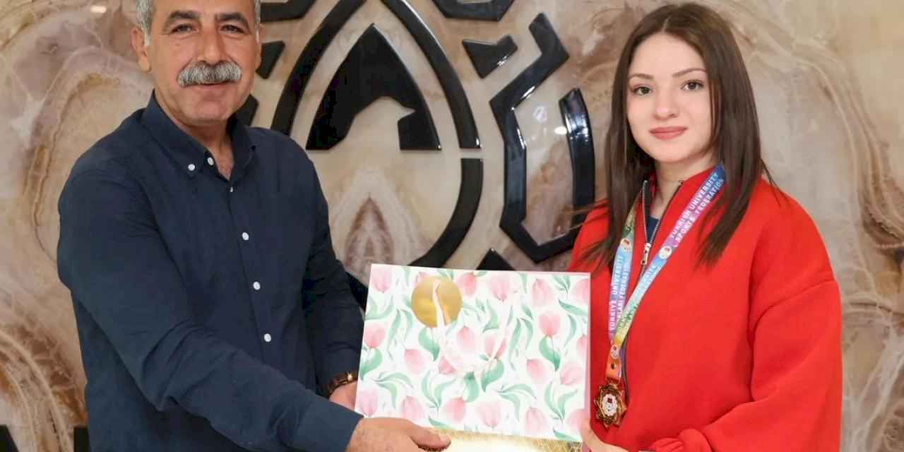 Artuklu Belediye Eşbaşkanı, Mardinli Türkiye Şampiyonu sporcuyu ağırladı