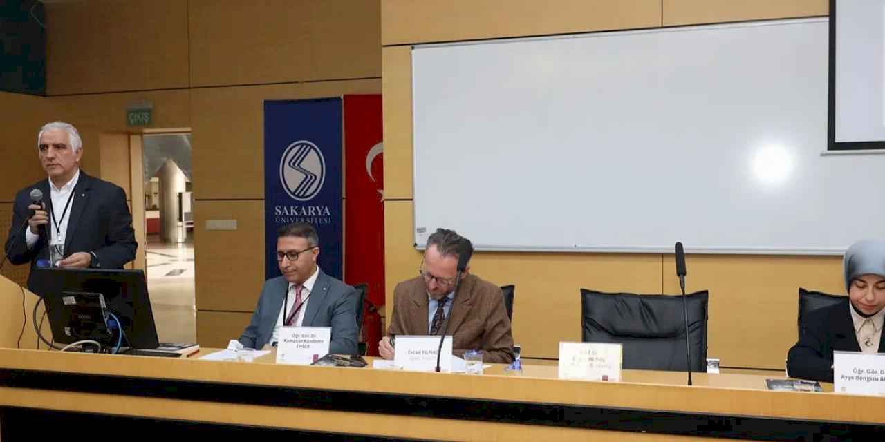 ‘Bir Şehir İki Çınar’ sempozyumunun ilk oturumu Faik Baysal oldu