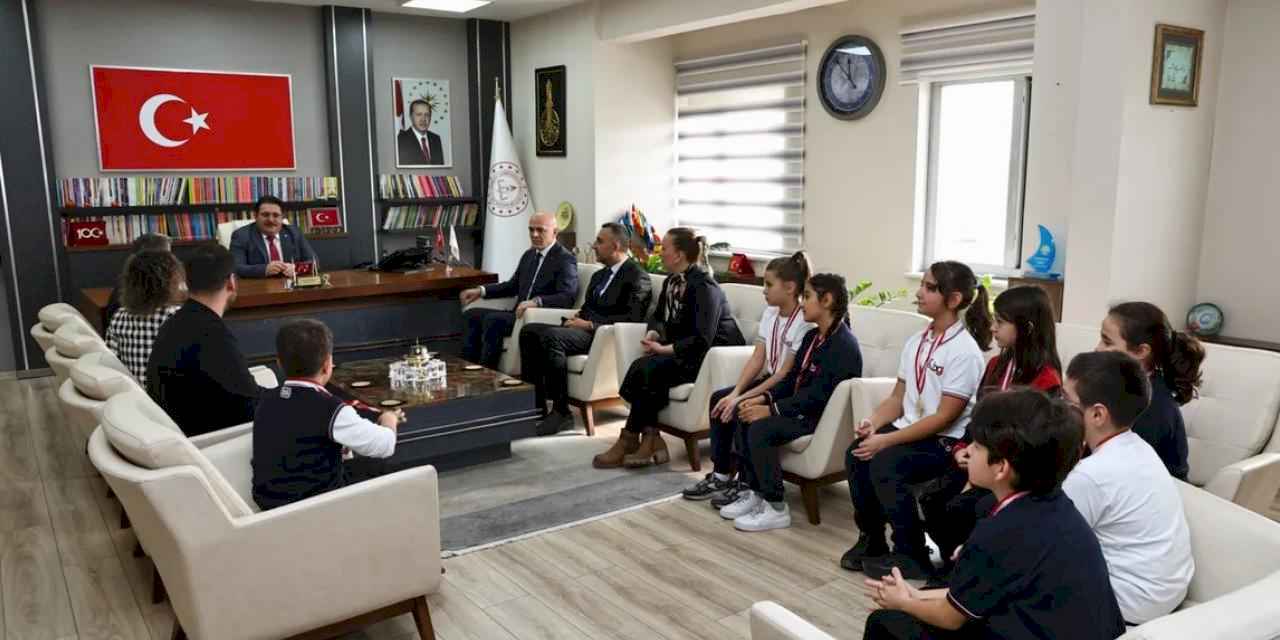 Sakarya Serdivanlı ilkokul öğrencilerinden Milli Eğitim'e ziyaret