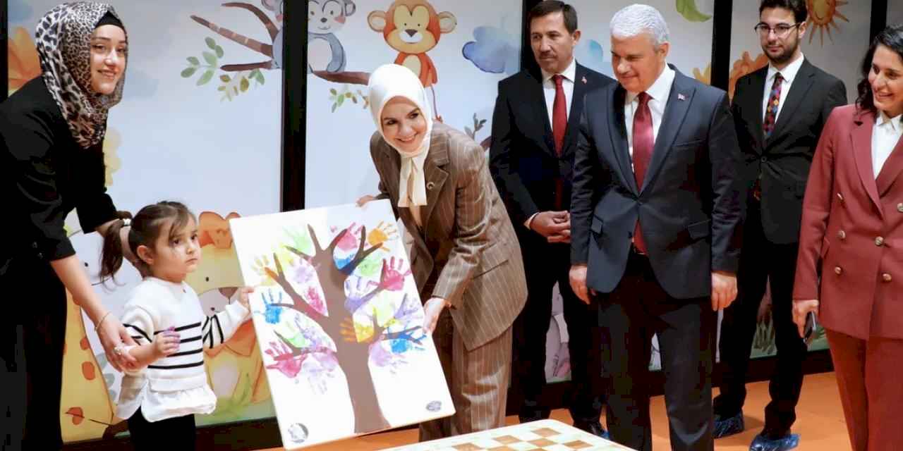 Bakan Göktaş, Hoşkubbe Millet Kütüphanesi’ni ziyaret etti