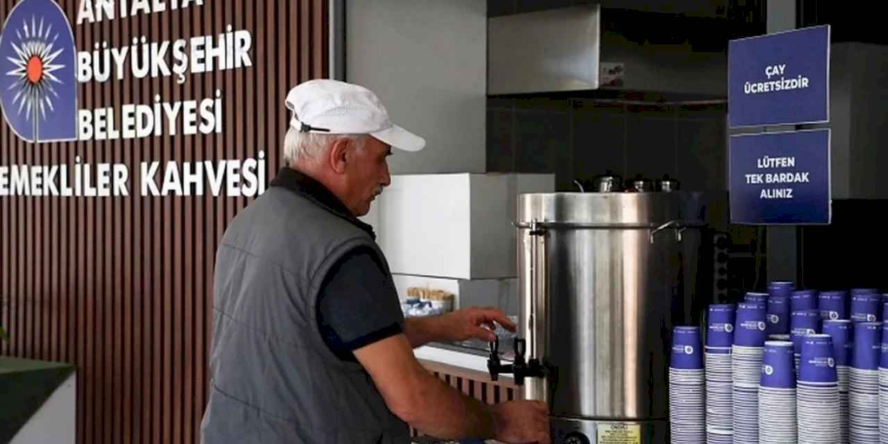 Antalya Büyükşehir’in Emekli Kahveleri'ne büyük ilgi