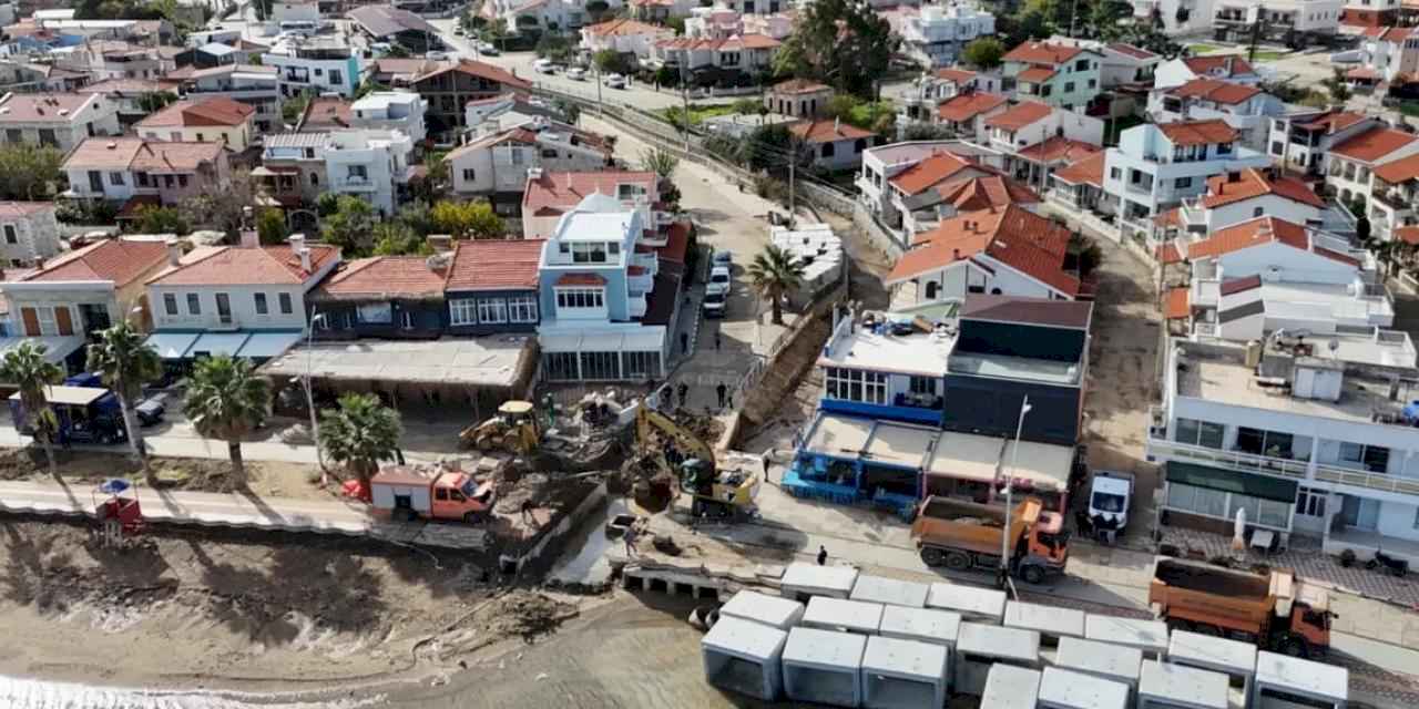 Foça'da dere yatağına yapılan kanal taşkını önledi