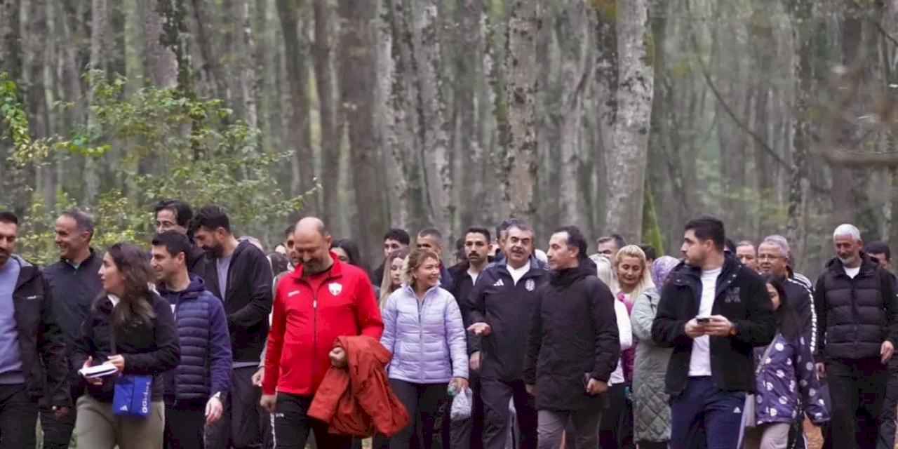 Bakan Tekin Belgrad Ormanı'nda öğretmenlerle yürüdü