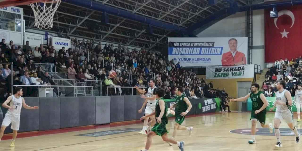 Sakarya Büyükşehir Basketbol taraftarı önünde 7’de 7 yaptı