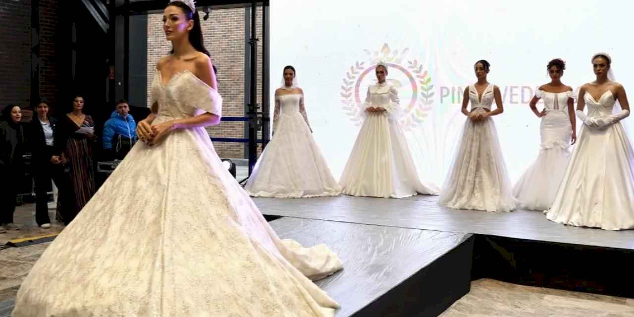 Kocaeli 3. Evlilik Fuarı'nda gelinlik ve bindallılar sahneye çıktı