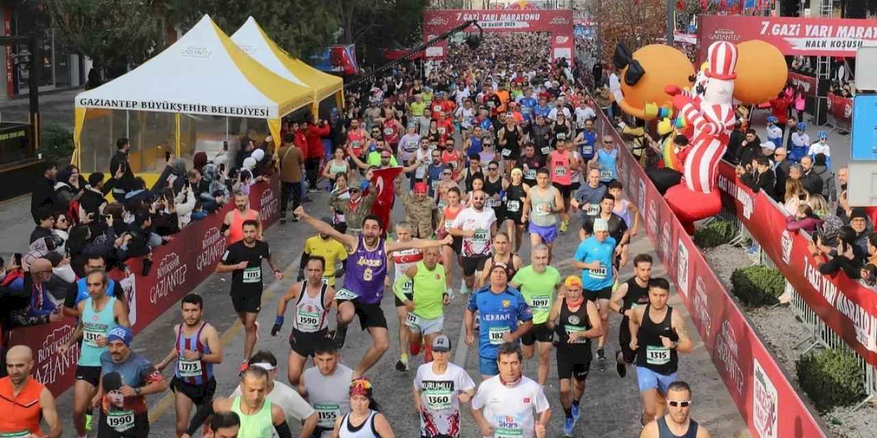 Gaziantep’te 'Gazi Yarı Maratonu' rekor katılımla koşuldu