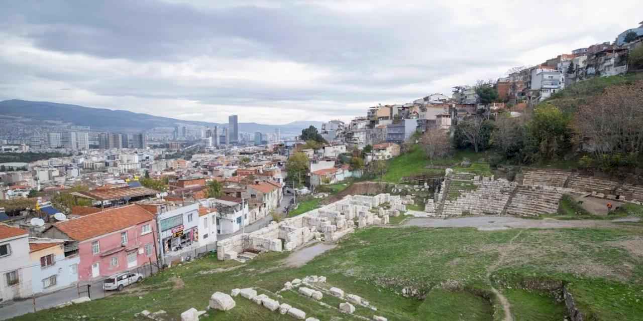 İzmir Smyrna Tiyatrosu gün yüzüne çıkıyor