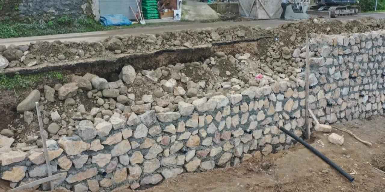 Ordu Büyükşehir’den Yukarıtepe’de taş duvar çalışması