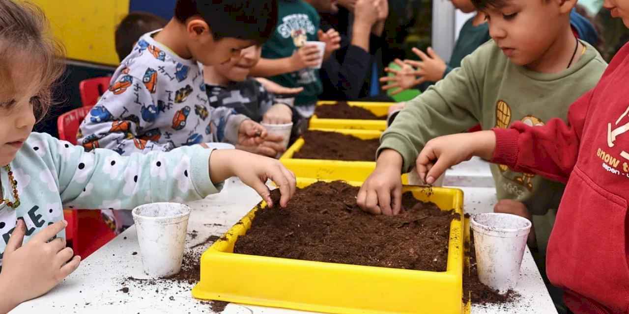 Antalya'da minik eller toprakla buluştu