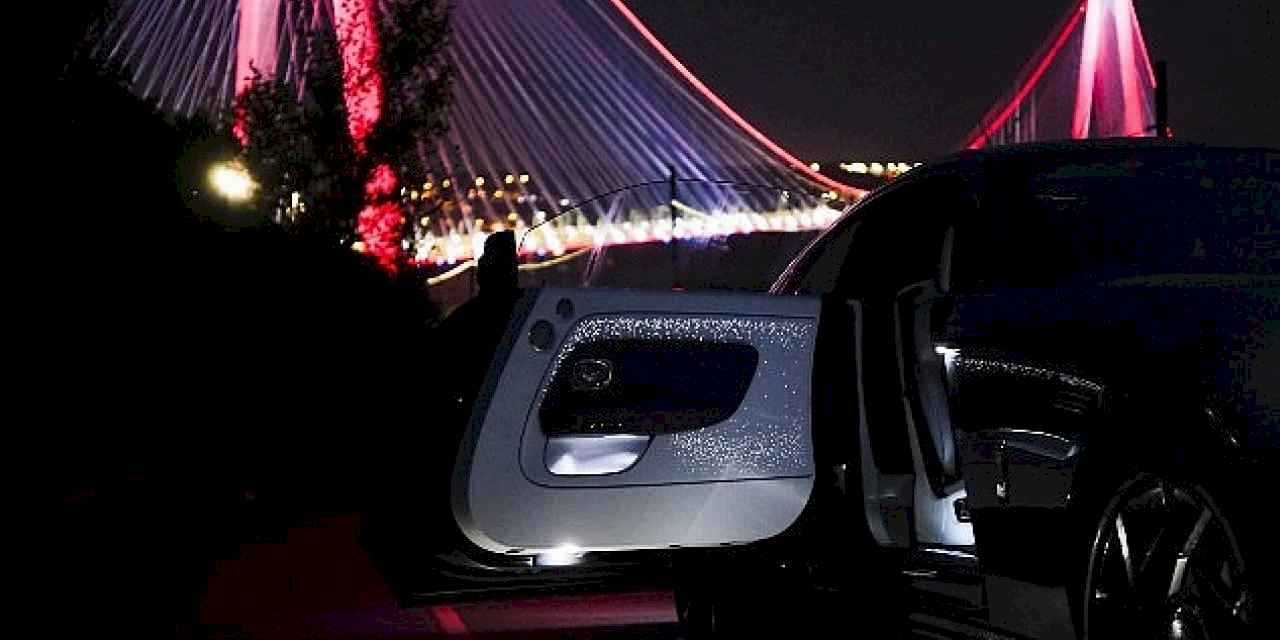 Tarihinin en güçlü Rolls-Royce'u Black Badge Spectre Türkiye sahnesinde