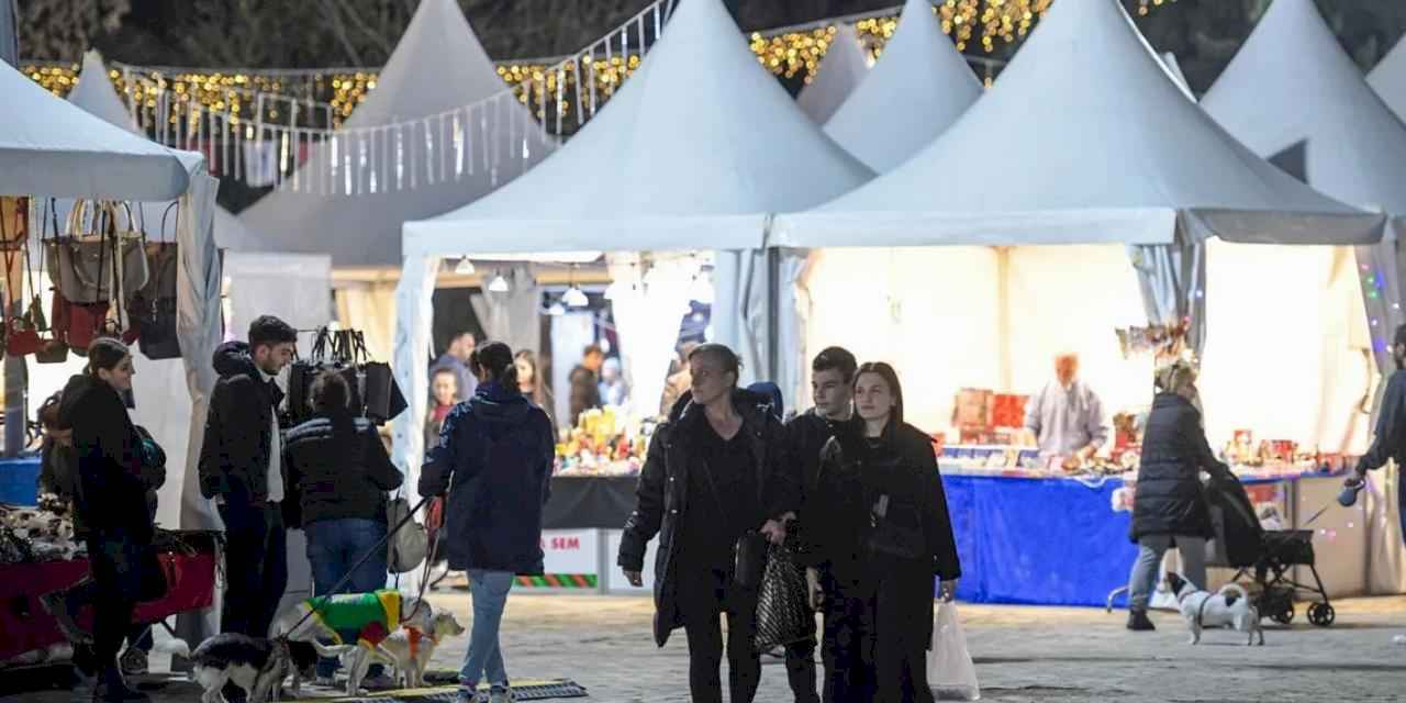 İzmir'de Kültürpark’a yeni yıl ruhu geldi