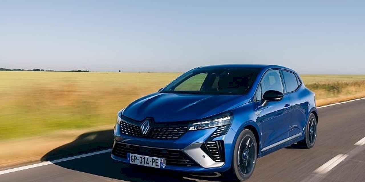 Kasım Ayında Açık Ara Satış Lideri Olan Renault Rekorlar Kırmaya Devam Ediyor