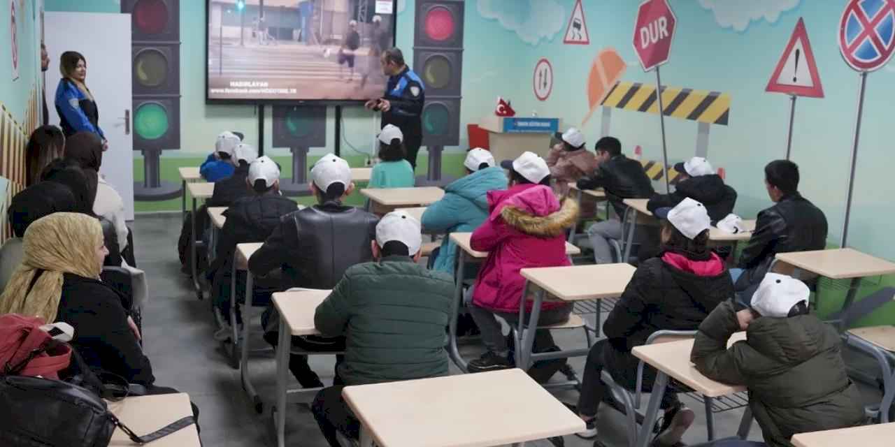 Kocaeli’de özel bireylere trafik bilinci eğitimi