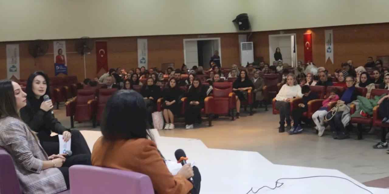 İzmit'ten dijital dünyada sağlıklı çocuk büyütme paneli