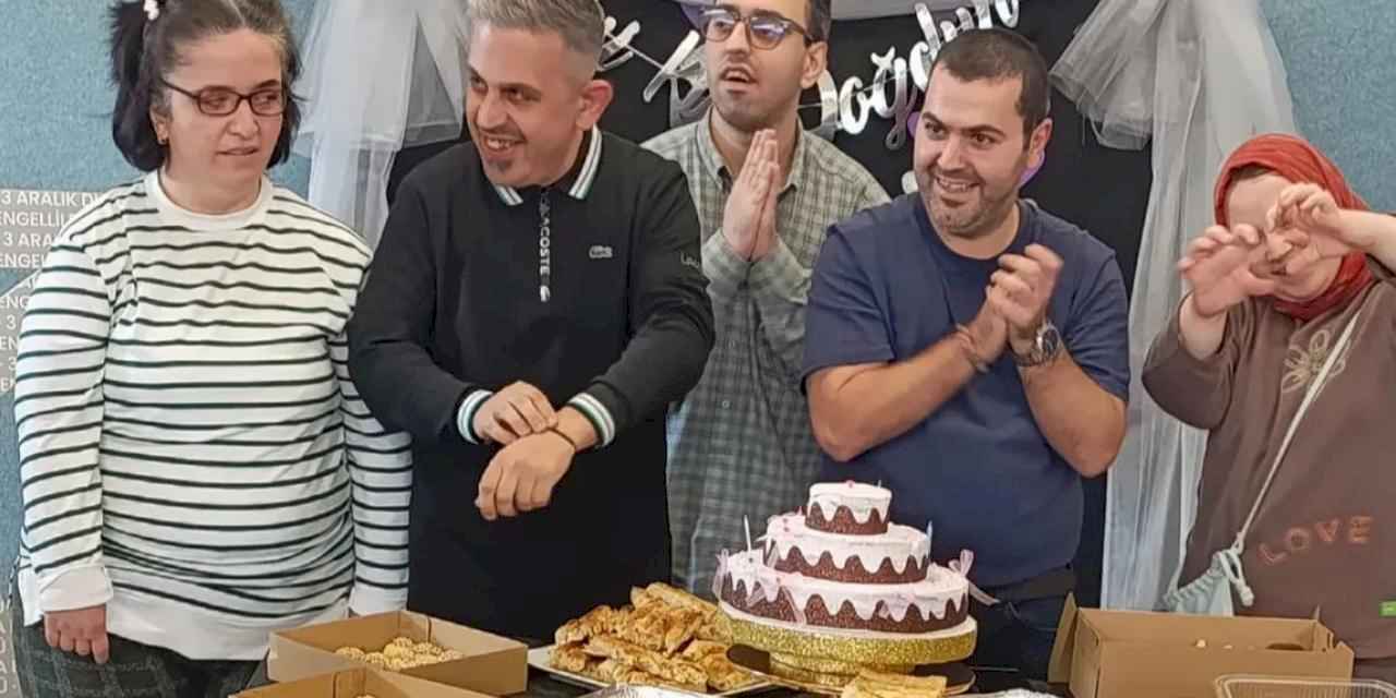 Sakarya'da özel çocuklara kemençe ve horonla doğum günü coşkusu