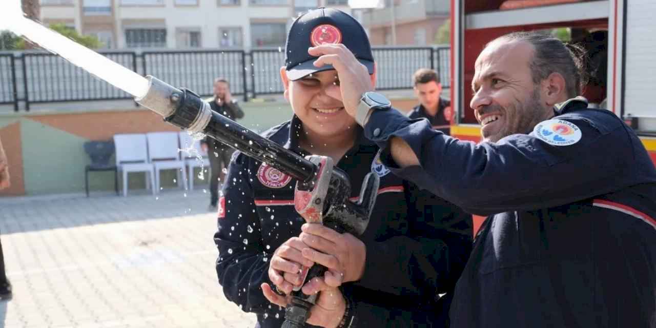 Özel gereksinimli Ahmet bir günlüğüne itfaiye eri oldu