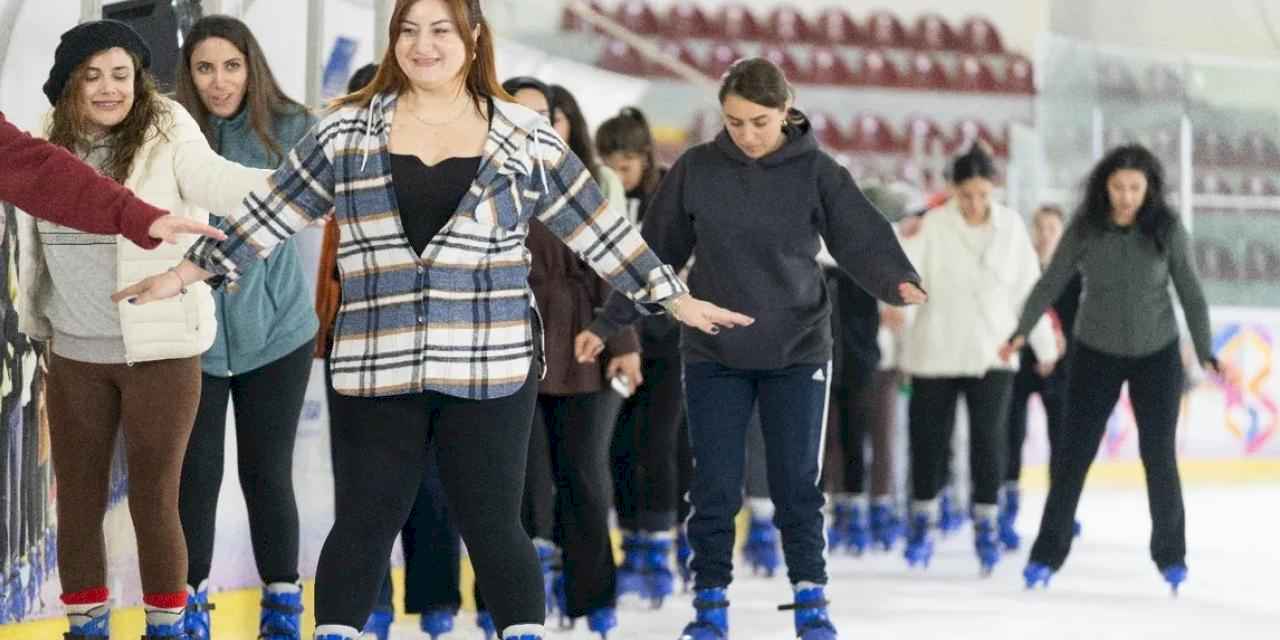 Büyükşehir Kültürpark ve Bostanlı’da buz pisti kuruyor