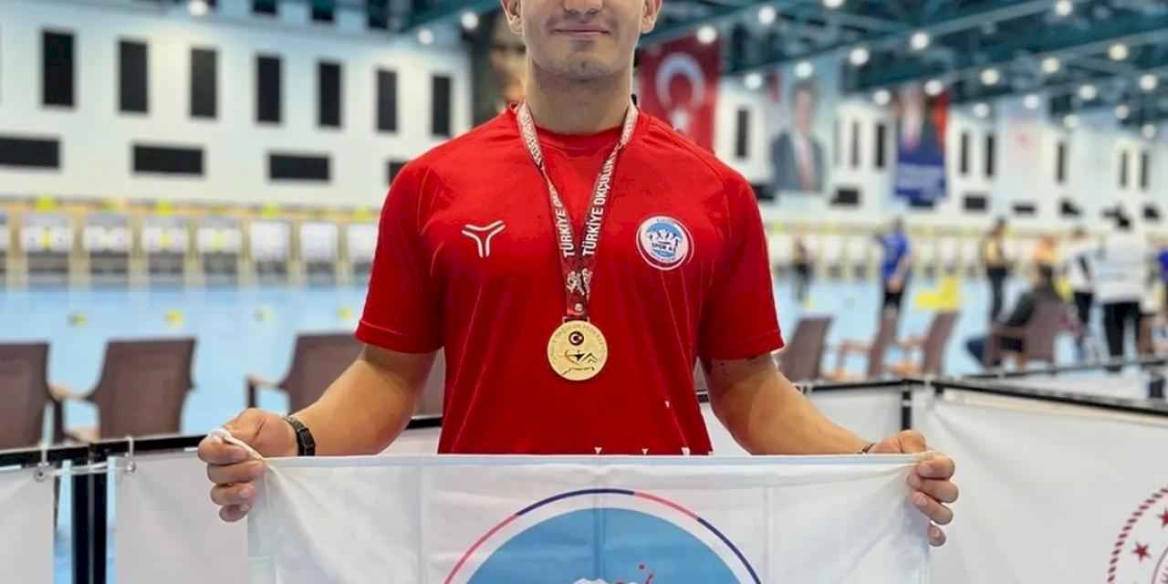 Kayseri Büyükşehir sporcusu Kutay Tek'in şampiyonluk gururu