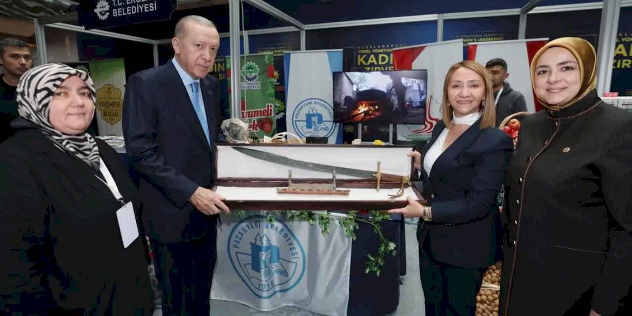 Cumhurbaşkanı Erdoğan’a Başkan Tekin’den özel hediye