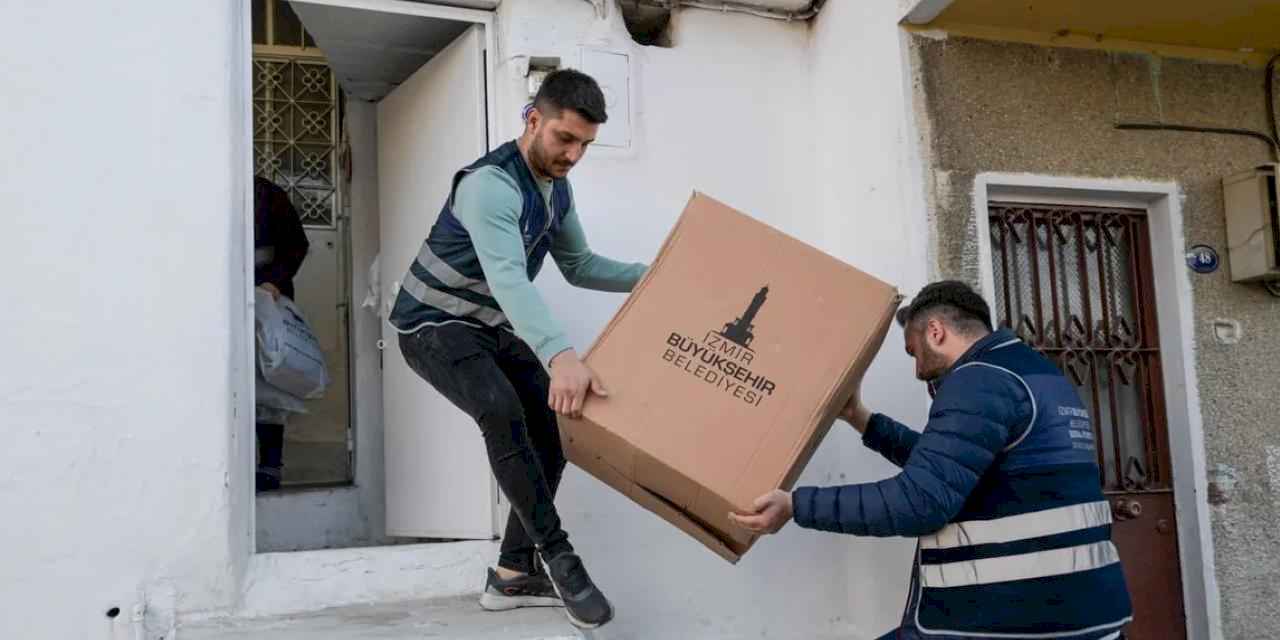 İzmir Büyükşehir'in kış destek paketleri ulaştırılıyor
