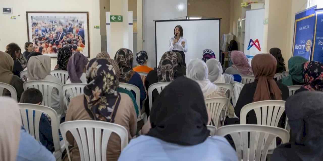 Mersin’de ev kadınlarına ufuk açan eğitim programı
