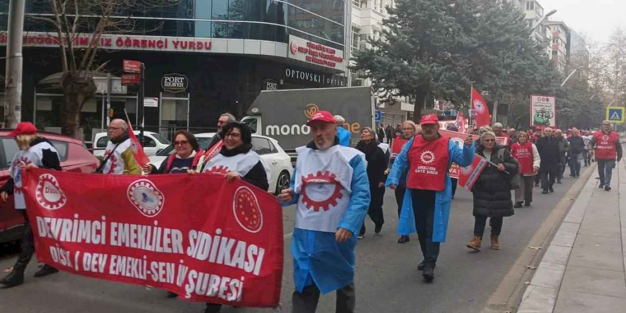 Emekliler Samsun'dan Ankara'ya yürüdü... Tandoğan Meydanı'nda hak mücadelesi