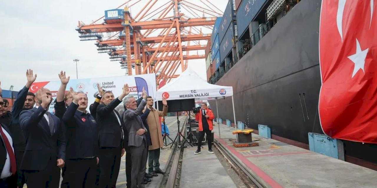 Sudan'a büyük insani destek... 30 bin çadırın ilk bölümü 'İyilik Gemisi' ile yola çıktı