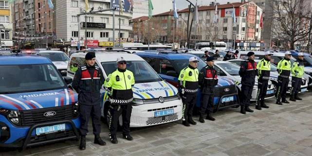 Kütahya’da Emniyet ve Jandarma filosuna 78 yeni araç