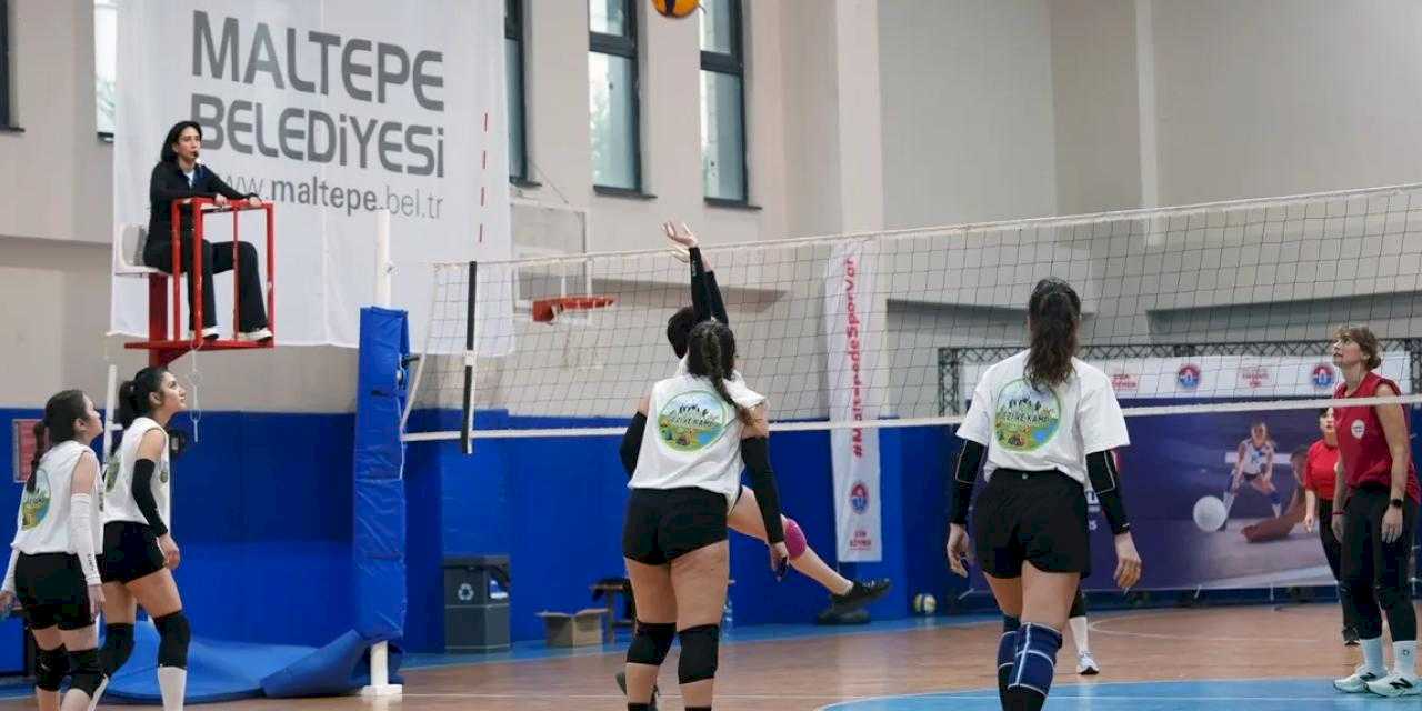 İstanbul Maltepe'de kadınlar şiddeti 'blok'ladı